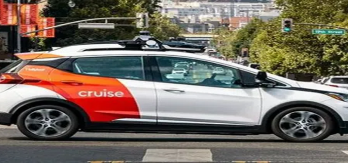 Polisin sürücüsüz otomobili durdurduğu video sosyal medyada gündem oldu