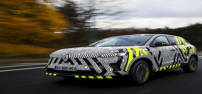 Renault Austral son testlere girdi