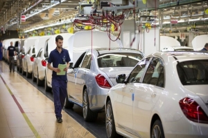 Daimler 2 fabrikasında üretime çip arası veriyor