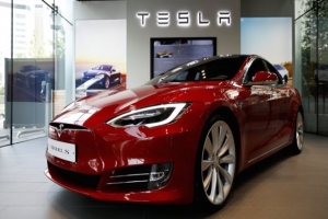 Tesla 123 bin aracını geri çağırıyor