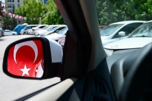 Almanya’dan döndü! Memleketinde yerli elektrikli otomobil üretecek