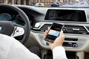 BMW çip krizi nedeniyle Android Auto ve CarPlay'siz otomobil sevkiyatına başladı