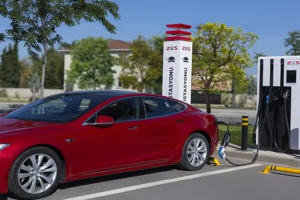 Zorlu, Karadağ'a elektrikli araç istasyonları kuruyor