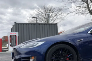 Elon Musk sözünü tuttu: Tesla, uzaydan interneti Supercharger şarj istasyonlarına getirdi
