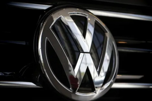 Volkswagen’den Tesla ile rekabet atağı: Avrupa'da devasa batarya fabrikaları kuracak
