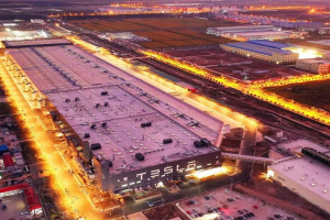 Tesla çip krizi ile başa çıkabilmek için bazı araçlarından bir parça çıkarmak zorunda kaldı